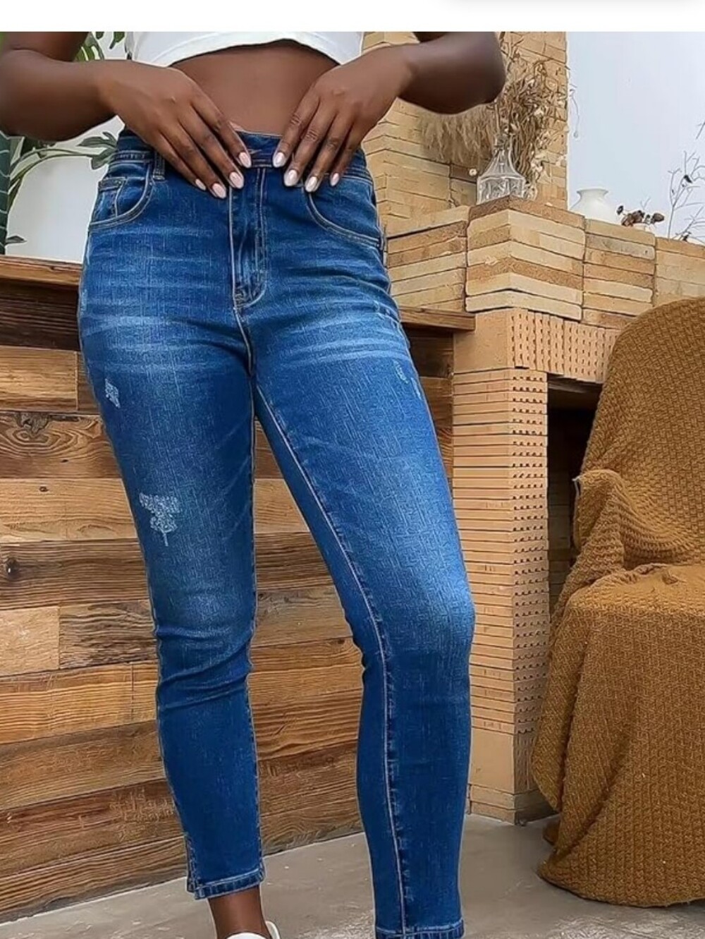 Universal Threads Mid Rise Skinny Distressed Jeans Size 8 29L Dark Blue